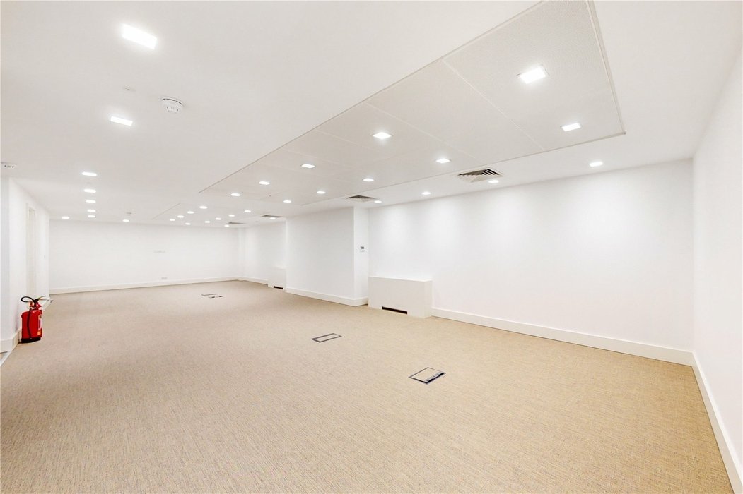  Office to let in Mayfair,London - Image 11