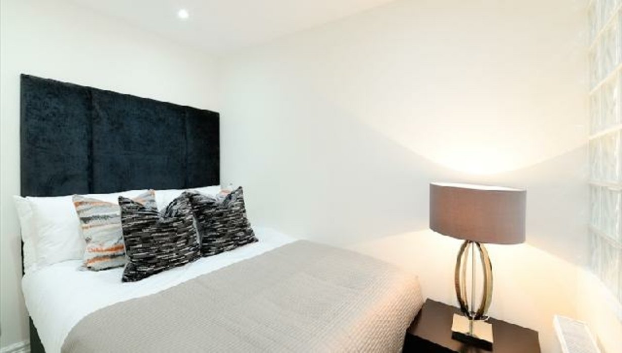 1 bedroom Flat to let in Kensington,London - Image 5
