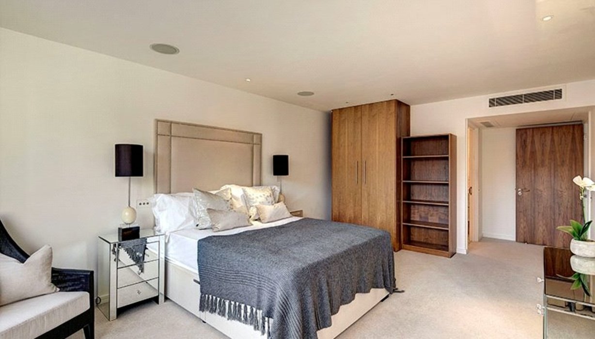 2 bedroom Flat new instruction in Kensington,London - Image 7