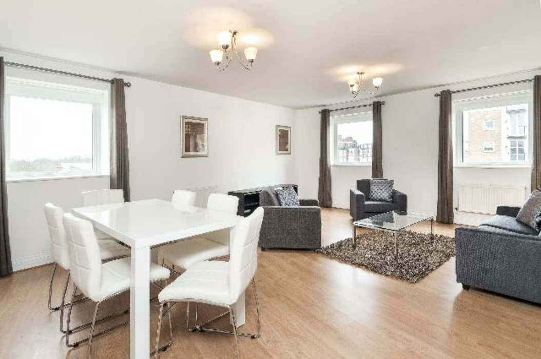 2 bedroom Flat let in Regents Park,London - Image 1