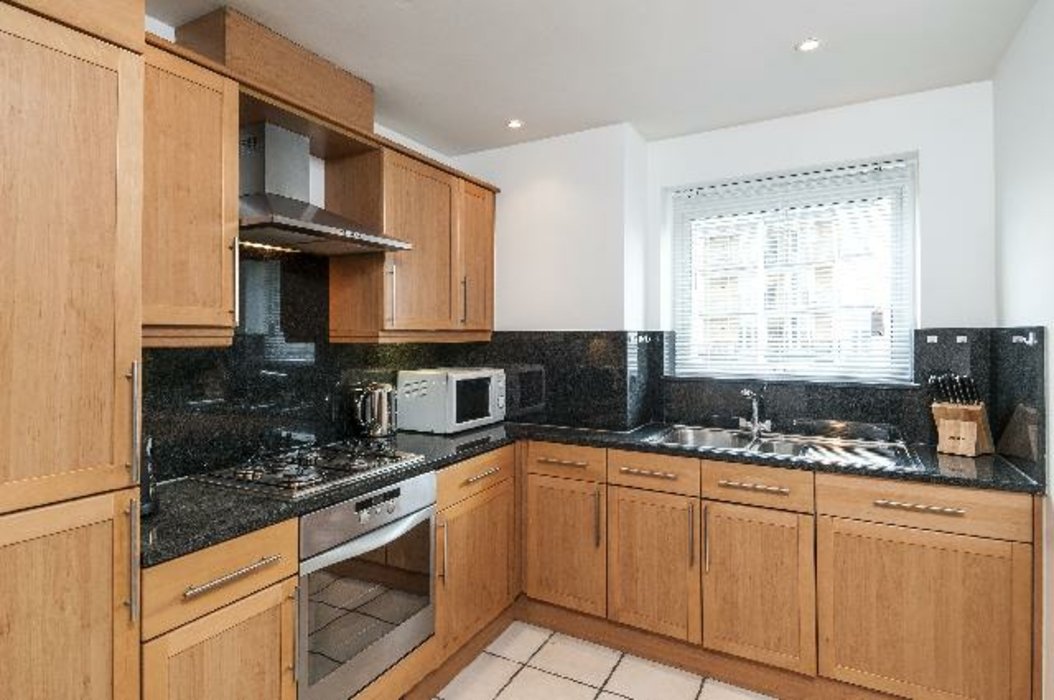 2 bedroom Flat let in Regents Park,London - Image 2