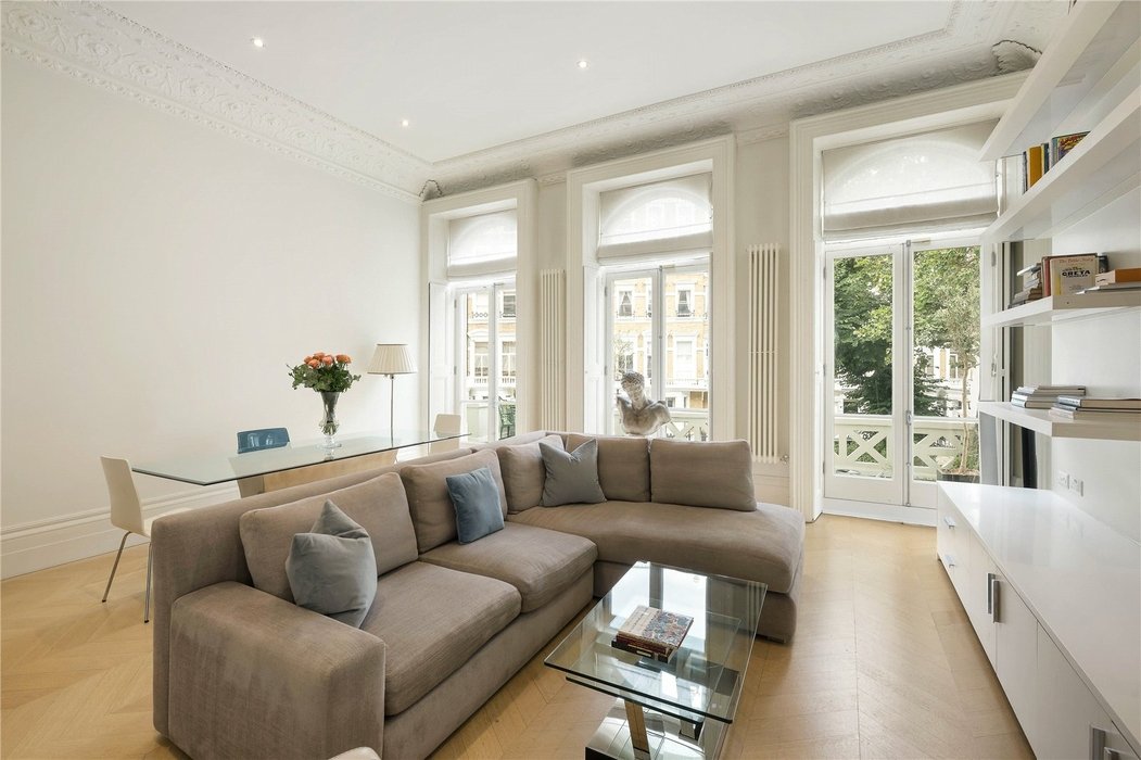 2 bedroom Flat for sale in South Kensington,London - Image 2