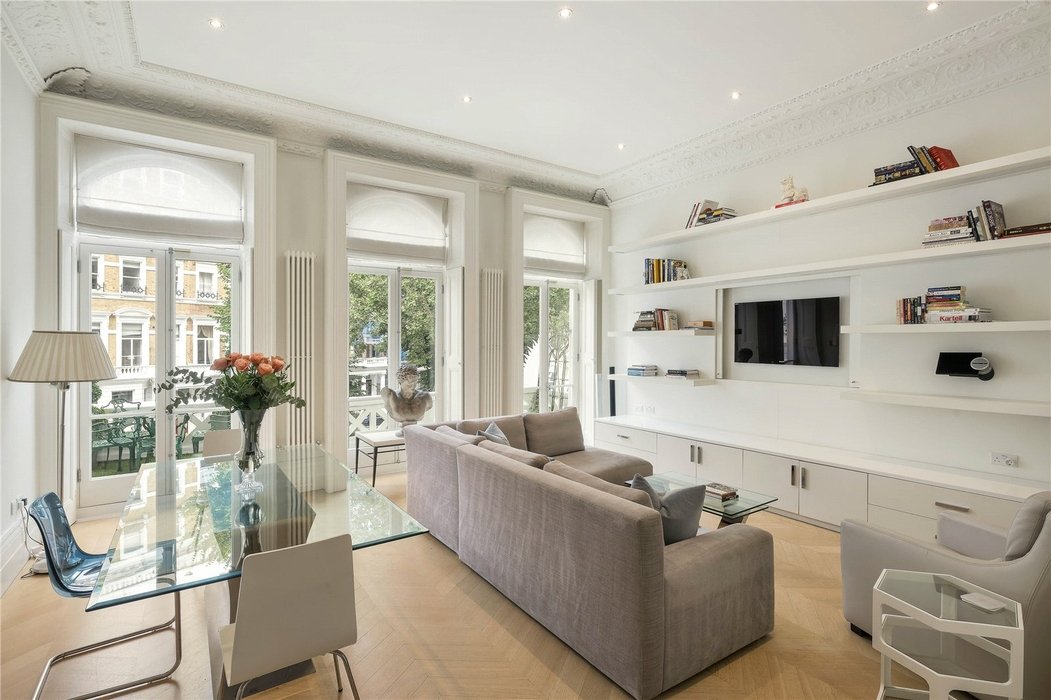 2 bedroom Flat for sale in South Kensington,London - Image 1