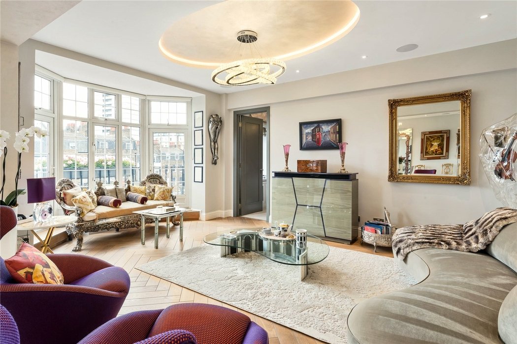 2 bedroom Flat for sale in Mayfair,London - Image 2