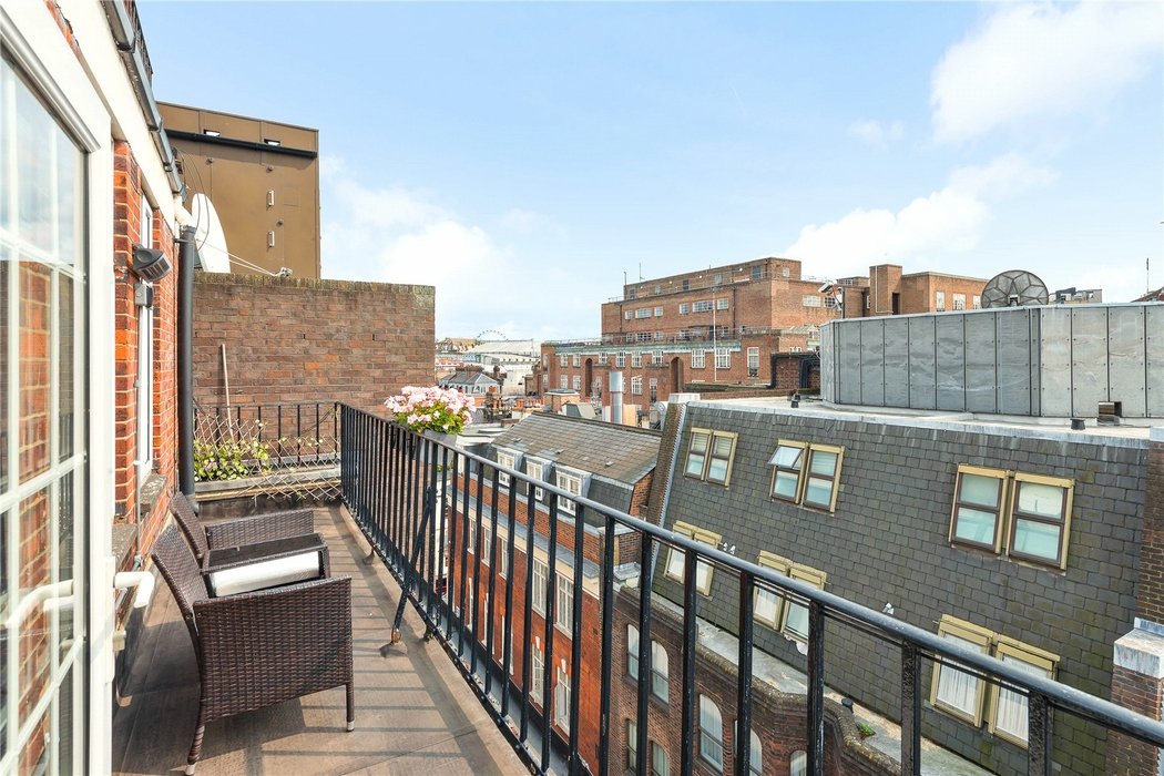 2 bedroom Flat for sale in Mayfair,London - Image 4