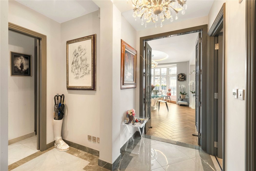 2 bedroom Flat for sale in Mayfair,London - Image 5