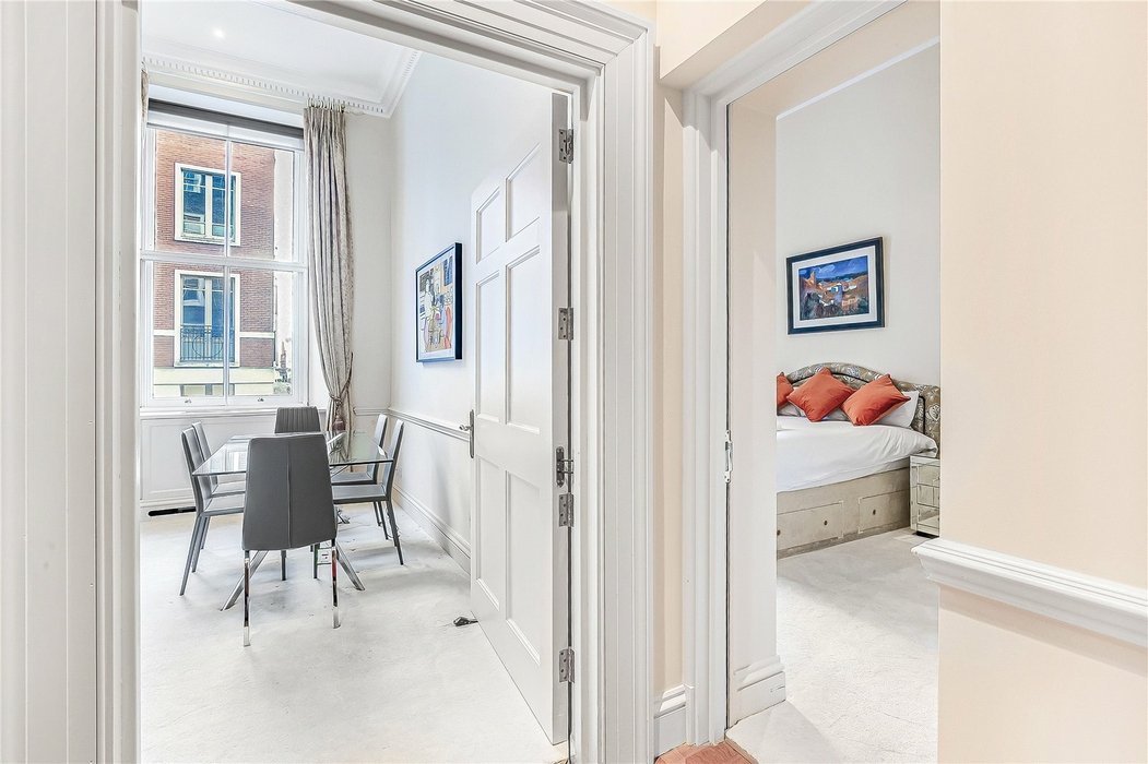 2 bedroom Flat to let in Mayfair,London - Image 5