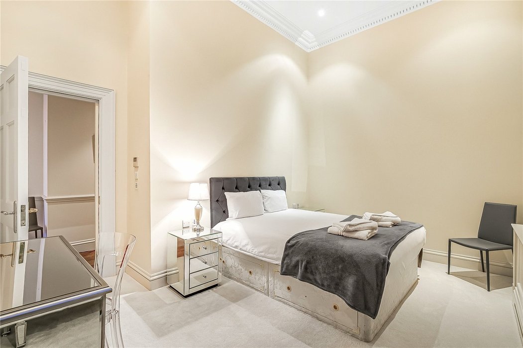 2 bedroom Flat to let in Mayfair,London - Image 11