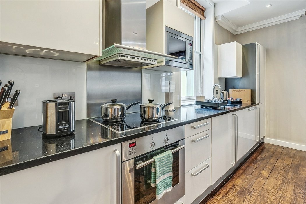 1 bedroom Flat to let in London - Image 2
