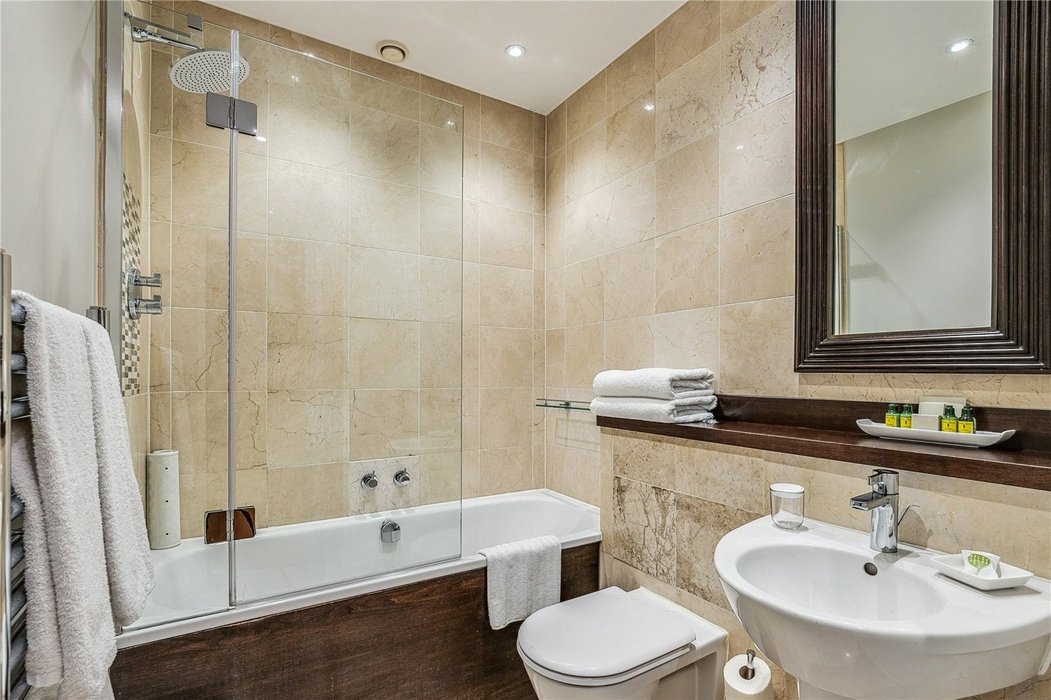 1 bedroom Flat to let in London - Image 4