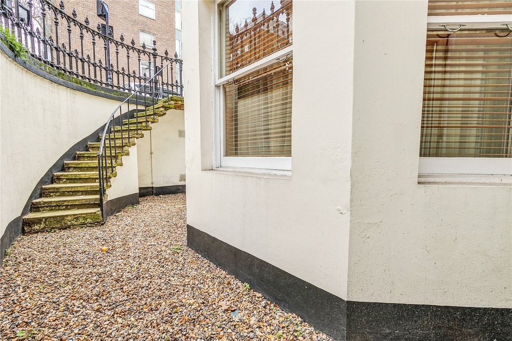 1 bedroom Flat to let in  - Image 6