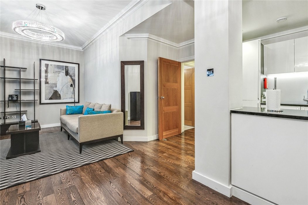 1 bedroom Flat to let in  - Image 4