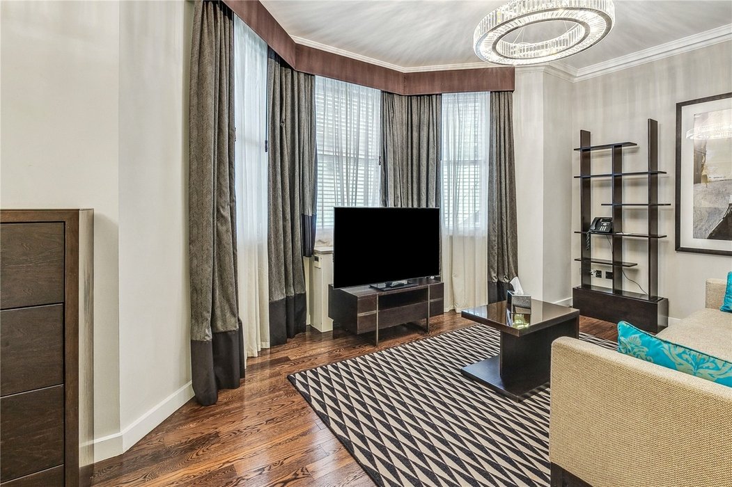 1 bedroom Flat to let in  - Image 1