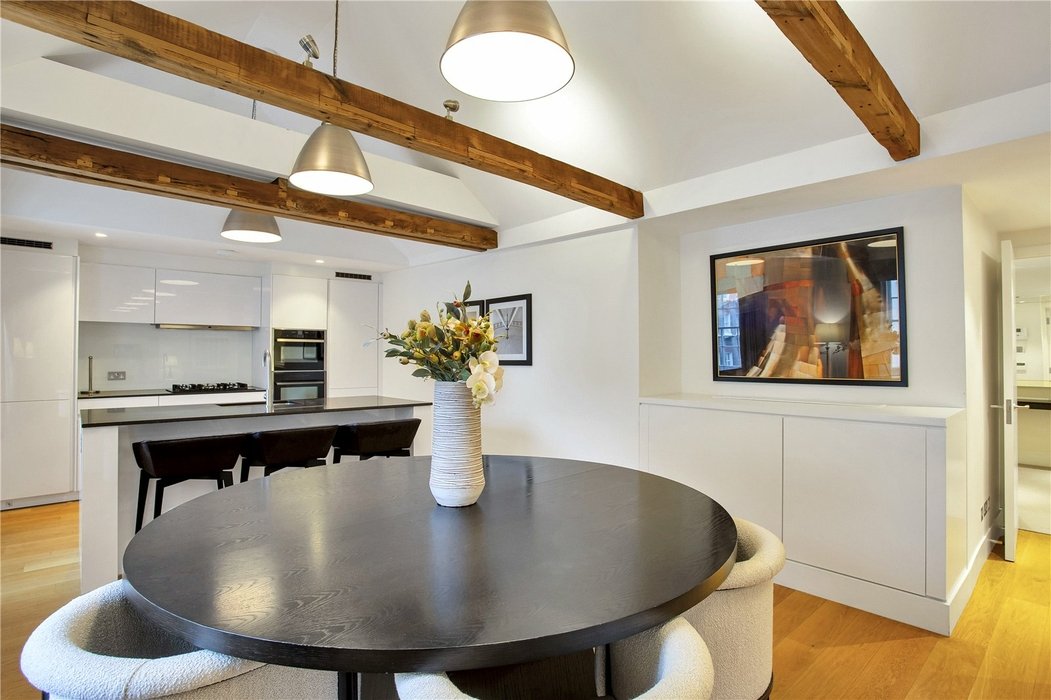 3 bedroom Flat new instruction in Mayfair,London - Image 10