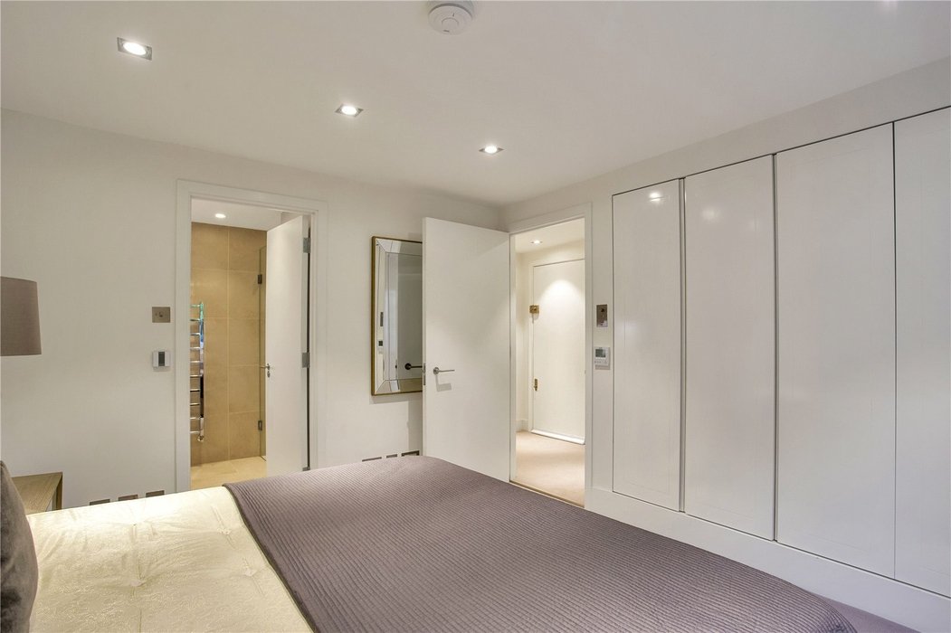 3 bedroom Flat new instruction in Mayfair,London - Image 16