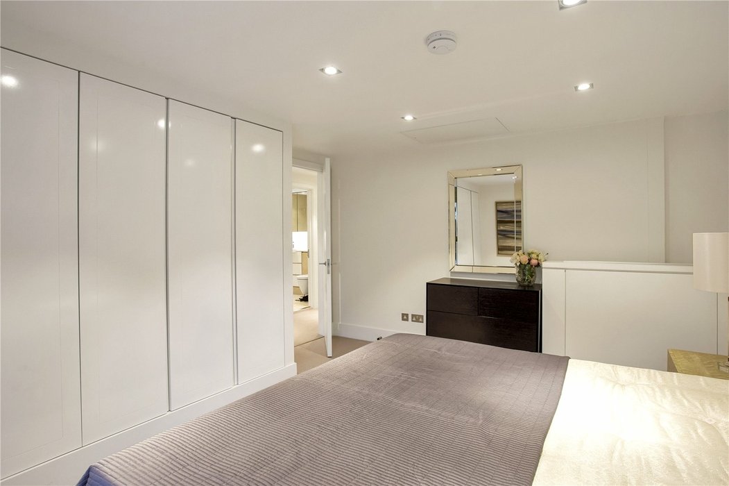 3 bedroom Flat new instruction in Mayfair,London - Image 17