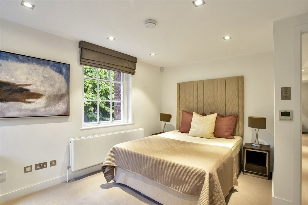3 bedroom Flat new instruction in Mayfair,London - Image 25