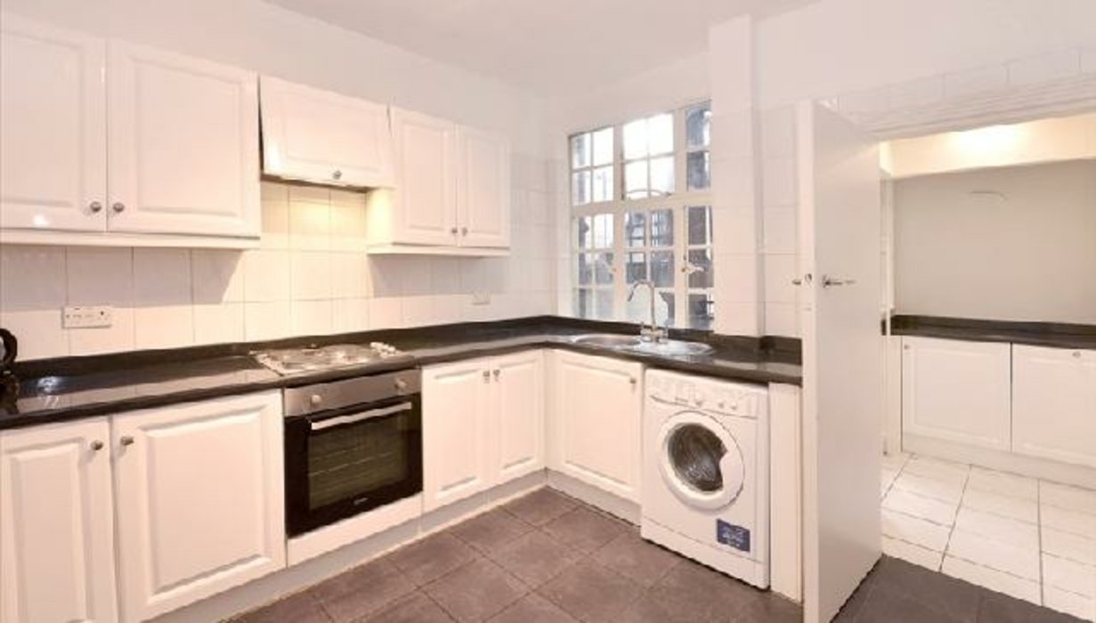 5 bedroom Flat new instruction in St Johns Wood,London - Image 3