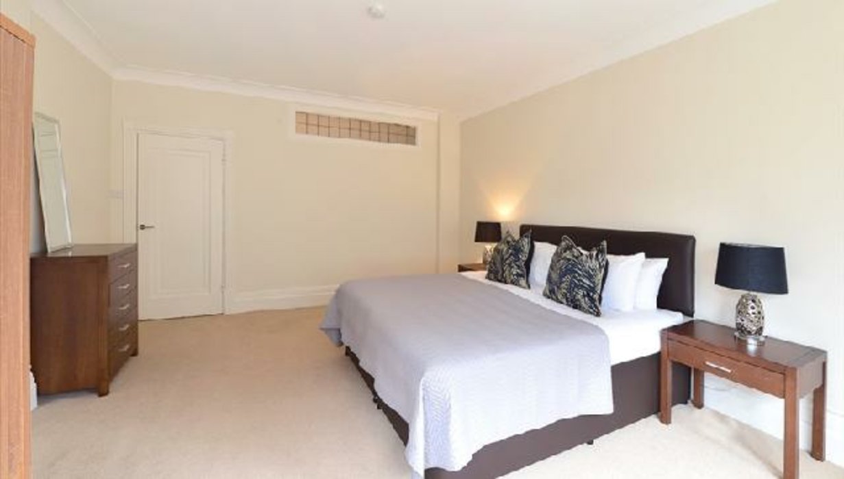5 bedroom Flat new instruction in St Johns Wood,London - Image 5