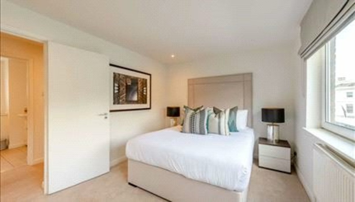 2 bedroom Property new instruction in Chelsea - Image 5