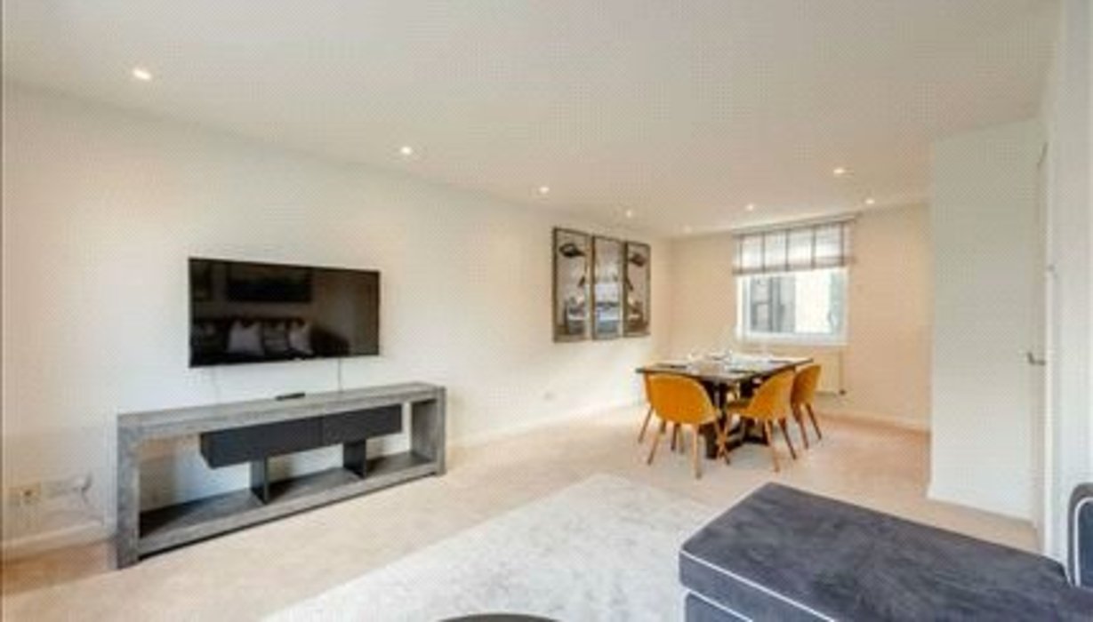 2 bedroom Property new instruction in Chelsea - Image 2
