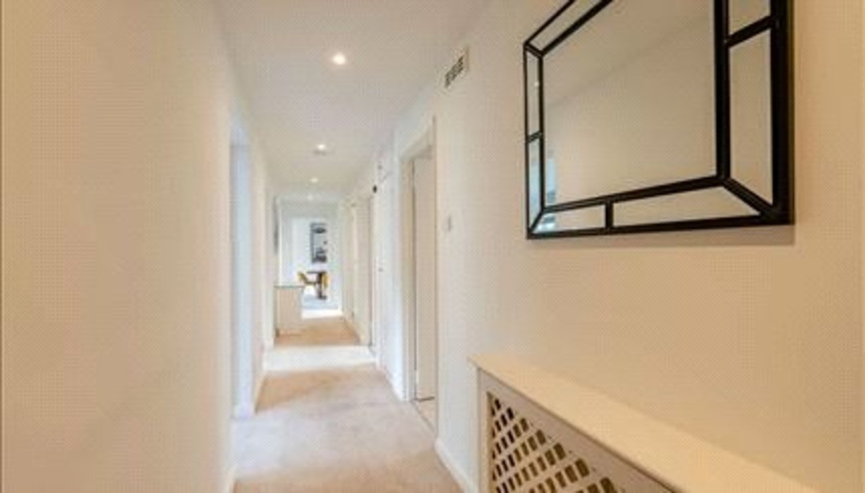 2 bedroom Property new instruction in Chelsea - Image 6