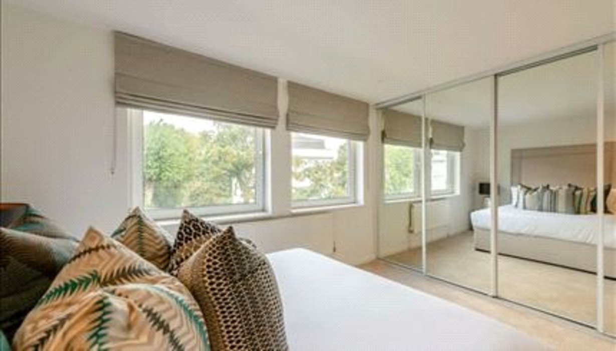 2 bedroom Property to let in Chelsea - Image 7