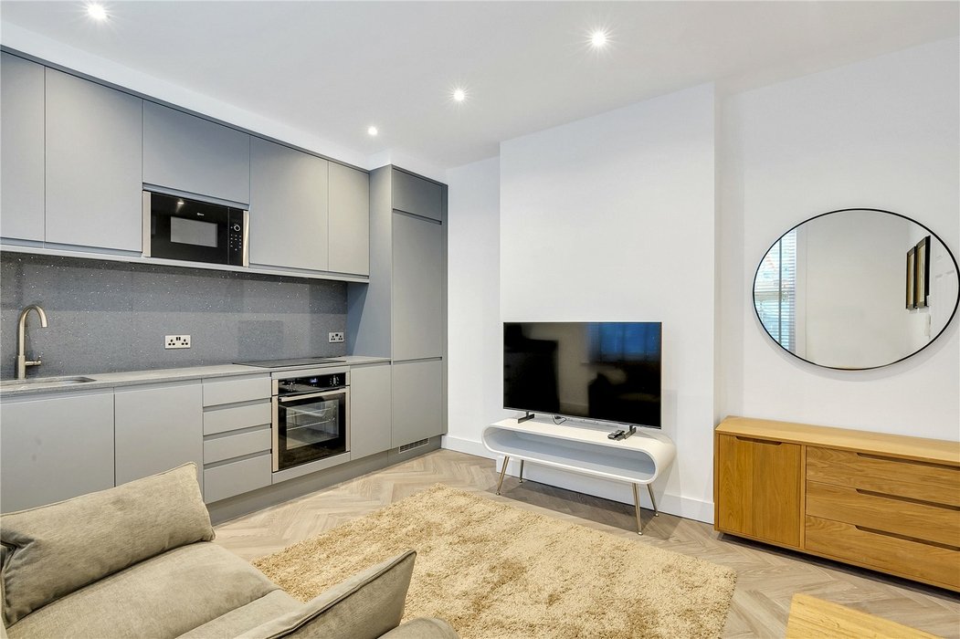 1 bedroom Flat let in Mayfair,London - Image 3