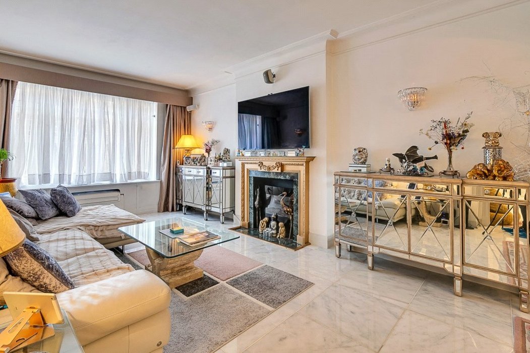 1 bedroom Flat for sale in Mayfair,London - Image 3