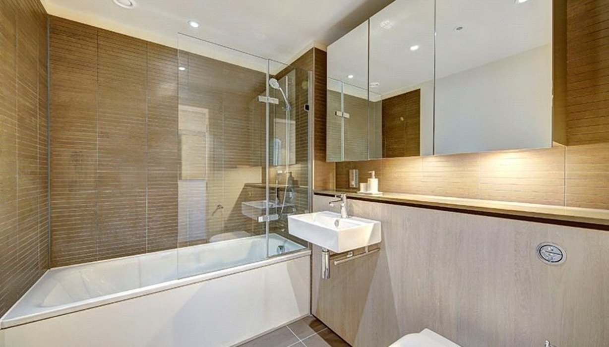 3 bedroom Flat new instruction in London - Image 8